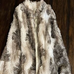 Cabi Womens Aspen Faux Fur Vest Womens L Full Zip Tan Beige Soft Style 3179